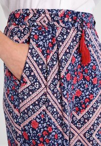 Pepe Jeans Spodnie materiałowe