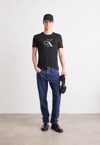 Calvin Klein Jeans OUTLINE MONOLOGO TEE - T-shirts print - black