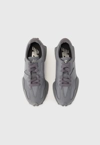 New Balance U327 UNISEX - Tenisky - castlerock