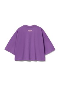 Camiseta extragrande de color púrpura, hecha de algodón, con escote redondo y mangas cortas y anchas. Logo de "Stranger Things" en rosa en la parte trasera.