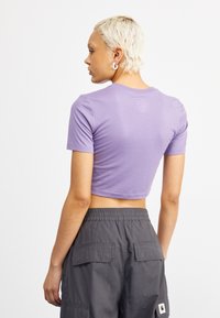 Nike Sportswear Basic póló - daybreak