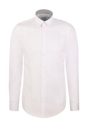 Chemise habillée pour homme à manches longues, blanche, avec un col pointu, une fermeture par boutons sur le devant et une texture de tissu lisse.