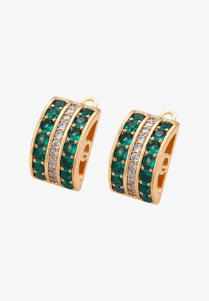 Goldfarbene Creolen, die zwei Reihen smaragdgrüner Steine und eine Reihe klarer Kristalle aufweisen, mit einer glatten, polierten Oberfläche.