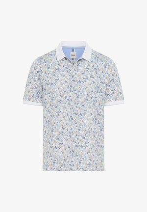 Kurzärmeliges Polohemd mit weißem Kragen und Manschetten, das ein abstraktes Blattmuster in Blau, Beige und Weiß zeigt und über drei Knöpfe am Hals verfügt.