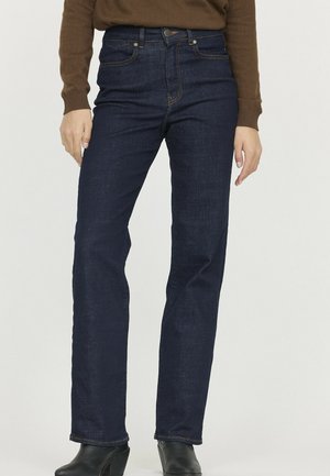 Jean en denim bleu foncé avec une silhouette à jambe droite, taille haute, coutures orange contrastantes et détails de design minimalistes.