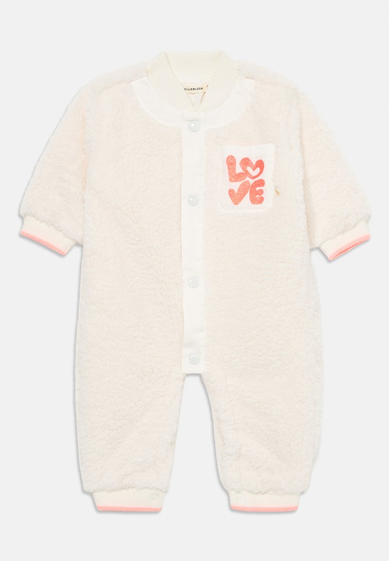 Ullvennlig kremfarget jumpsuit med hvit knappet front, en rosa lomme med teksten "KJÆRLIGHET" i glitter, og ribbede mansjettdetaljer.