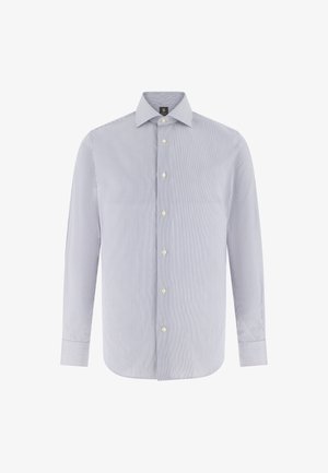 Camisa de manga larga con botones, a rayas verticales en azul claro y blanco, con cuello puntiagudo y puños con botones.