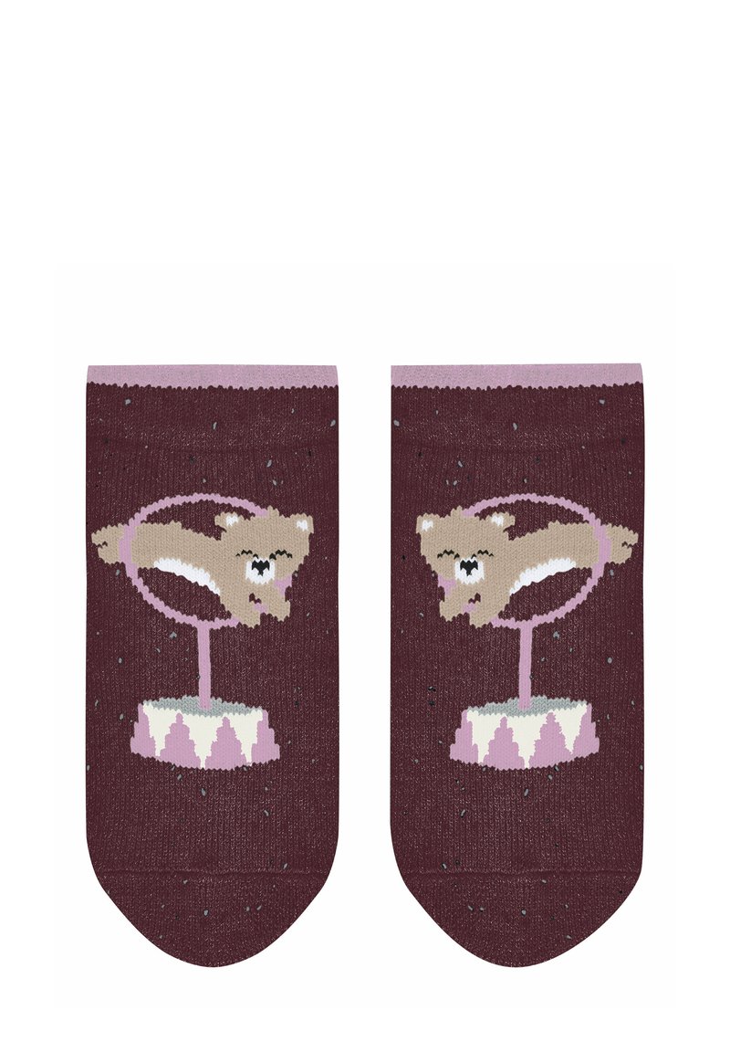 Burgunderfarbene Socken mit einem gestrickten Muster eines springenden Hundes auf einer runden Plattform, akzentuiert mit rosa und weißen Details, weiche Textur.