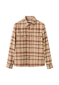 Camisa de franela beige con patrón a cuadros en marrón y granate, cuello con solapa, mangas largas, con dos bolsillos en el pecho y cierre frontal con botones.