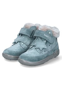 Samtblaue Knöchelstiefel mit Sternmusterakzenten, Klettverschlüssen und Kunstpelzfutter. Graue Gummisohle, gepolstert für Komfort.