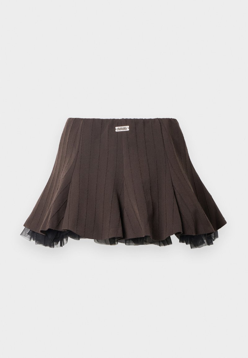 Bruine geplooide rok met een textuurstof, voorzien van een gelaagde zwarte tule rand aan de onderkant en een klein logo-label op de tailleband.