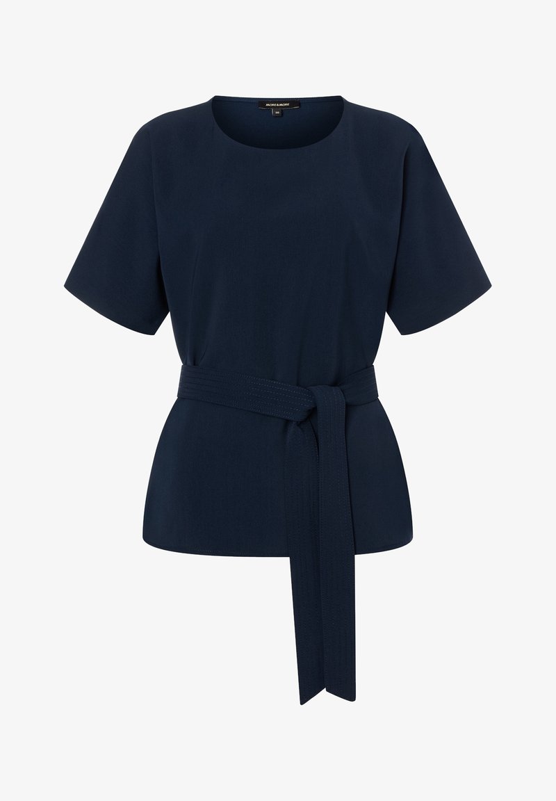 Blouse bleu marine à manches courtes avec encolure ronde et ceinture assortie en tissu nouée à la taille.