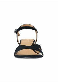 Zwarte suede haksandalen met een strappy ontwerp, een enkelbandje en een gladde beige binnenzool. Minimalistische, open teen stijl.