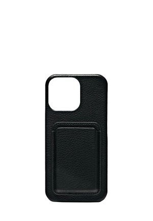 Cover per telefono in pelle nera con finitura tessurizzata, dotato di uno slot per carte sul retro e di un'apertura arrotondata per la fotocamera. Bordo liscio.