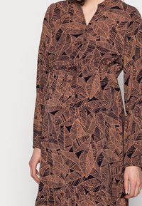 MAMALICIOUS Denní šaty - brown