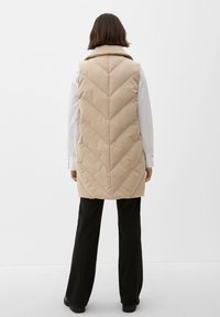 s.Oliver BLACK LABEL MET EEN REVERSKRAAG - Weste - beige