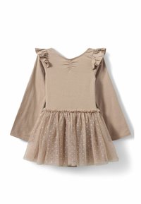 Rochie cu mâneci lungi din bumbac bej, cu umeri plisati, având o fustă texturată din tul decorată cu buline albe.