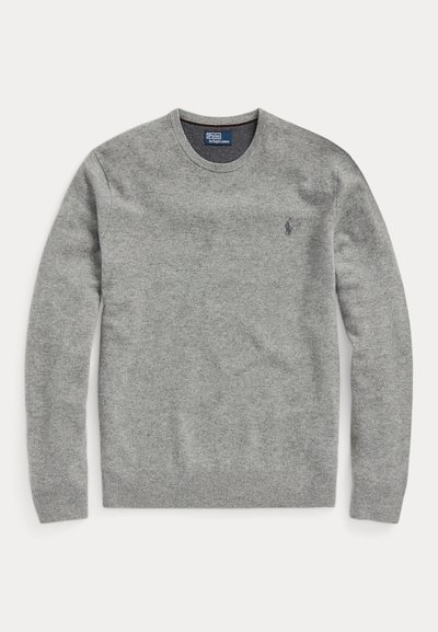 Grå sweater med rund hals og lange ærmer. Lavet af strikket stof, har et lille logo på brystet og ribbede manchetter og kant.