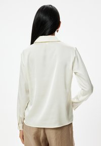 Koton BUTTONED LONG SLEEVE - Skjortebluser - off white