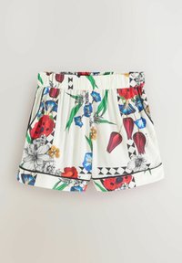 Korte broek met bloemmotief in een witte basis, elastische tailleband en contrasterende zwarte afwerking. Het ontwerp bevat rode, blauwe en gele bloemen.