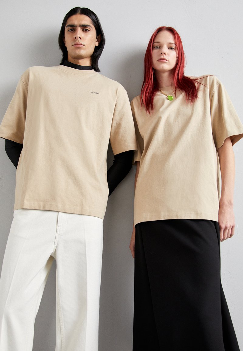 Holzweiler - RELAXED TEE UNISEX - T-shirts - sand, Forstørre