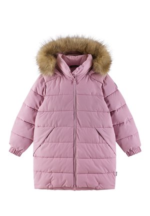 Veste rose rembourrée avec une capuche en fausse fourrure, poches latérales, poignets côtelés et coutures horizontales. Fermeture éclair à l'avant.