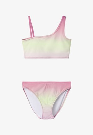 Maillot de bain deux pièces avec un dégradé de rose et jaune clair, avec un haut asymétrique une épaule et un bas de bikini assorti.