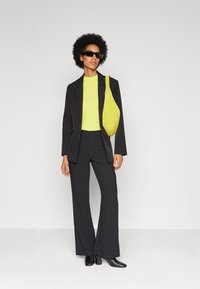 BOSS FESKIES - Top - medium yellow