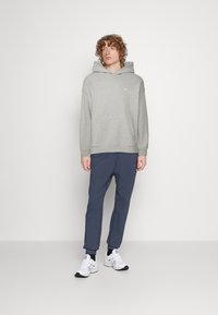 Levi's® GOLD TAB HOODIE - Majica s kapuljačom - medium vintage grey