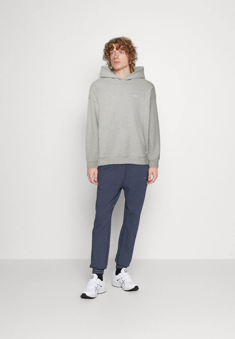 Levi's® GOLD TAB HOODIE - Majica s kapuljačom - medium vintage grey