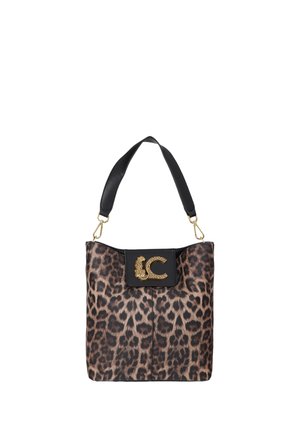 Bolso de hombro con estampado de leopardo marrón y negro, correa negra y emblema decorativo dorado en la solapa frontal.