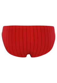 Rote Schwimmslips mit vertikal gerippter Textur und elastischem Bund; entworfen für Wasseraktivitäten und Komfort.