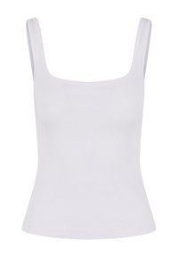 Hvit ribbestrikket tanktop med firkantet utringning og smale stropper, med en tettsittende silhuett som svinger litt ut mot kanten.