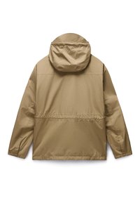 Μπεζ αδιάβροχο μπουφάν με κουκούλα, με λείο ύφασμα, ζωνάκι στη μέση και ελαστικές μανσέτες. Χωρίς ορατά σχέδια ή μεταλλικά στοιχεία.