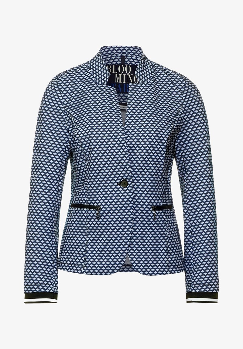 Blazer bleu et blanc à motifs avec un seul bouton, des poches zippées et des poignets rayés sur fond blanc.