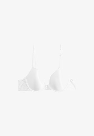 Soutien-gorge blanc rembourré avec armatures, bretelles réglables et détails en dentelle sur les bandes latérales, présenté sur fond blanc.