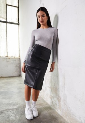 Pencil skirt - black