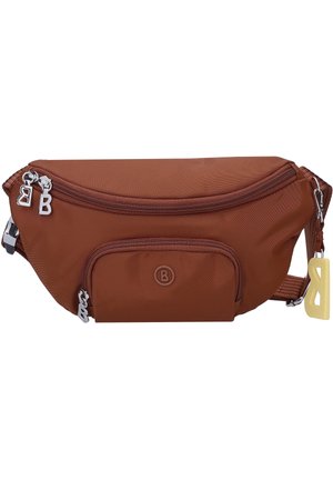 Braune Bauchtasche mit zwei Reißverschlussfächern, silbernen B-förmigen Zippern und einem gelben B-Schlüsselanhänger am rechten Gurt.