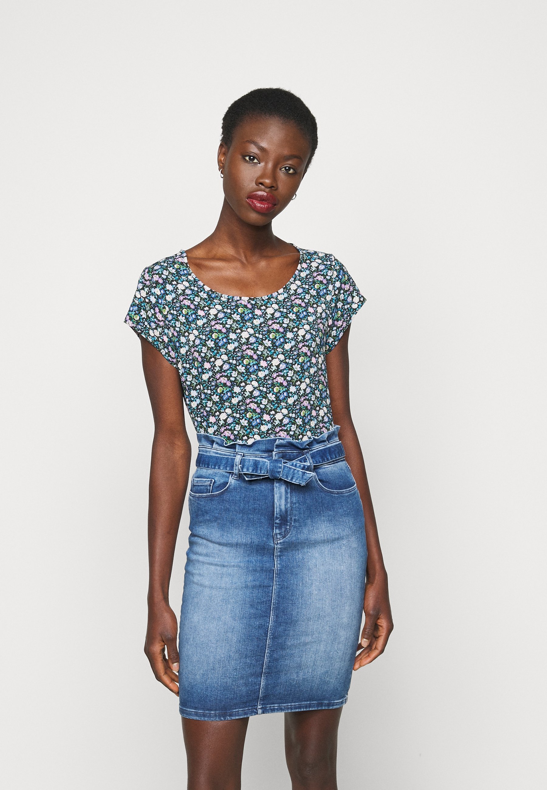 Donna ONLVIC - T-shirt con stampa Donna ONLVIC - T-shirt con stampa
