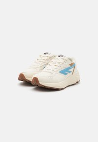 HI-TEC HTS74 SHADOW UNISEX  - Trainers - gardenia/dusk blue/natural/coffee bean