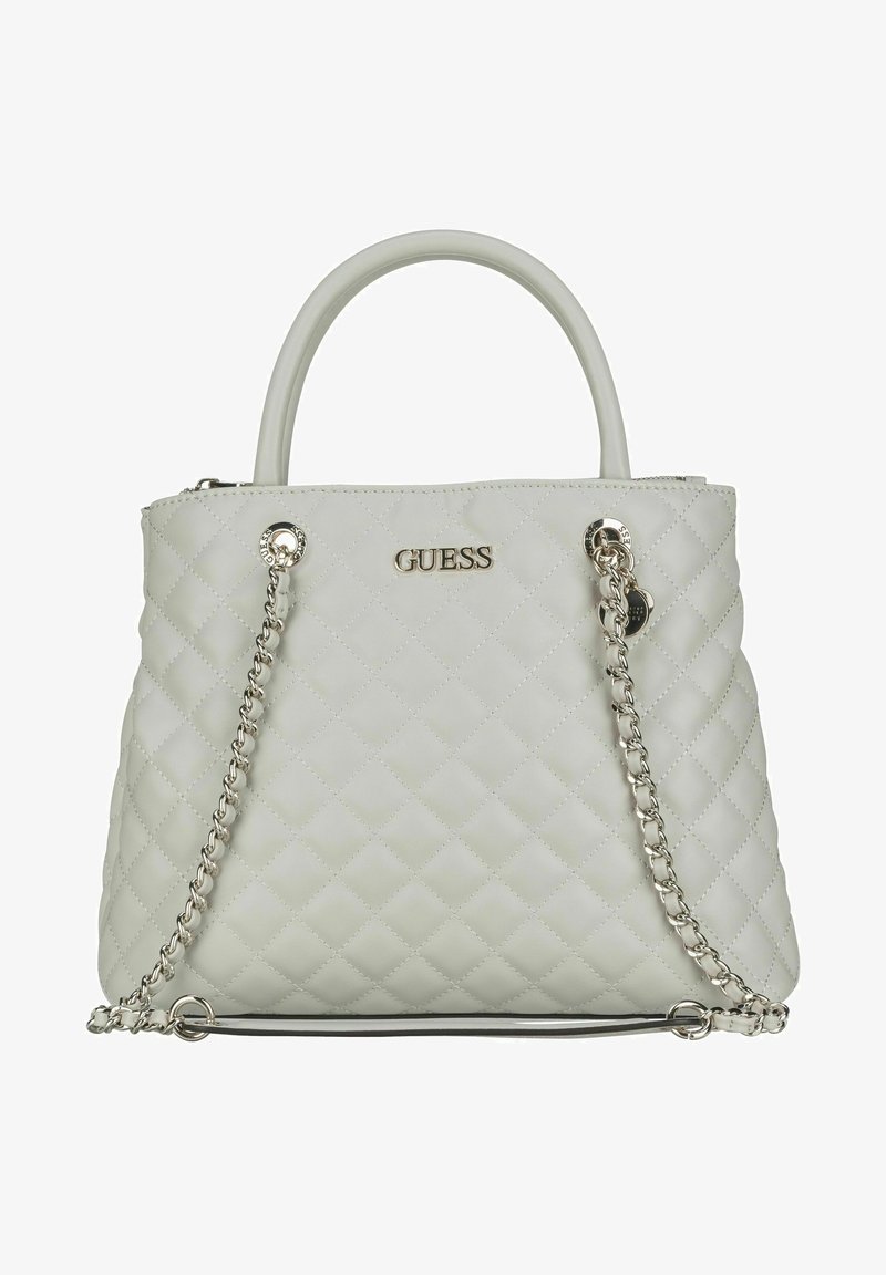 Pehmeästi tikattu valkoinen käsilaukku, jossa hopeiset ketjusomisteet ja päällikahvat. Varustettu logolaatalla ja teksturoidulla pinnalla lisäyksityiskohdiksi.