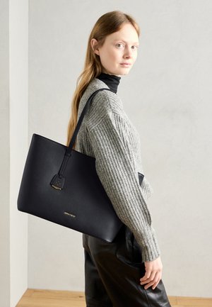 Handbag - black