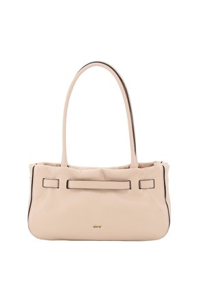 Beige Ledertasche mit langen, abgerundeten Griffen, einer glatten Textur, minimalistischem Design und schwarzen Akzentdetails.