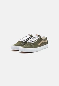 Vans SK8 LOW UNISEX - Sportbačiai - sport grape leaf