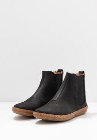 El Naturalista Botines bajos - black