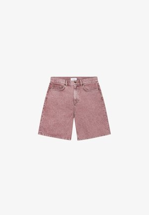 Shorts di jeans in un colore rosa sbiadito, caratterizzati da vita alta, cinque tasche, chiusura con bottoni e leggero effetto consumato.