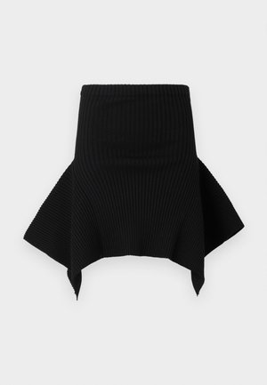 Čierna rebrovaná pletená sukňa s rozšíreným lemom. Má vysoký pás a textúrovaný povrch s hladkým finišom. Bez vzorov alebo ozdôb.