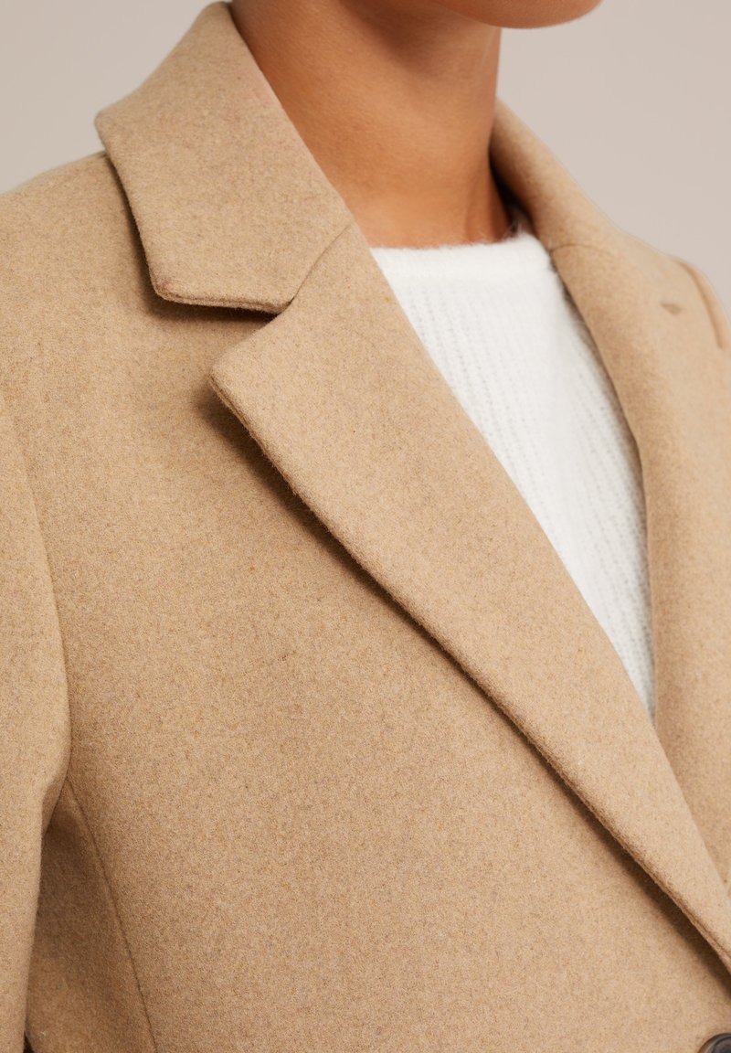 WE Fashion Pitkä takki beige