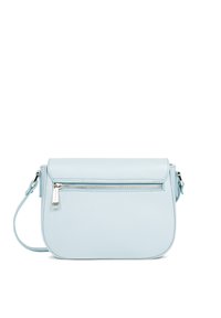 Borsa a tracolla in pelle azzurro chiaro con una texture liscia, dotata di una tasca frontale con zip e di una tracolla removibile.