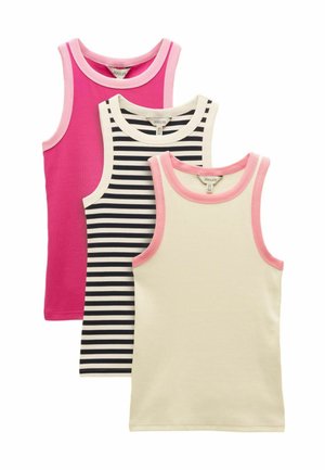 Drei ärmellose Kindertops in Pink, Marineblau und Weiß gestreift sowie Creme mit pinker Borte, überlappend auf weißem Hintergrund angeordnet.